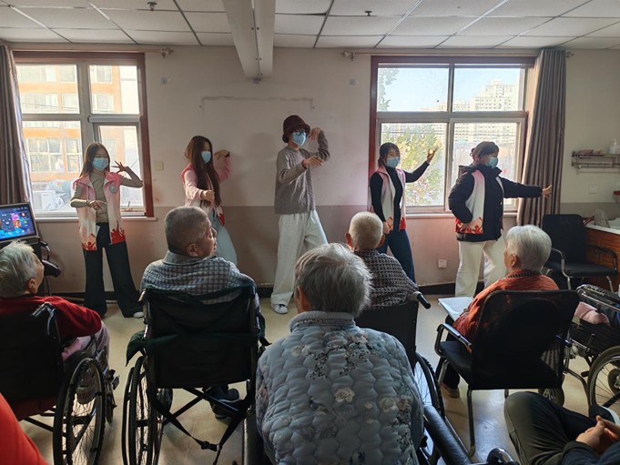 【教育学院·社会实践】情暖夕阳，艺润初心——保理学子赴养老院，以青春温情暖岁月长