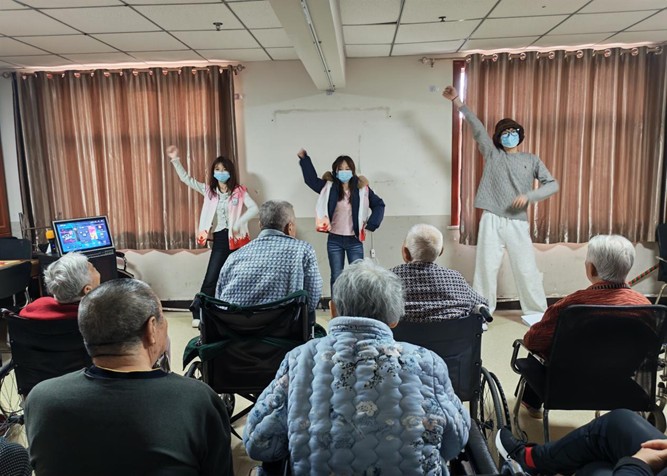 【教育学院·社会实践】情暖夕阳，艺润初心——保理学子赴养老院，以青春温情暖岁月长