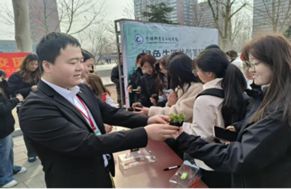 植绿护绿筑希望 同心共美校园春