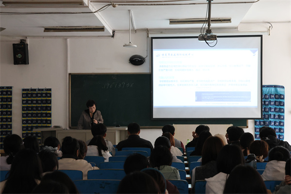 守护青春健康底色，凝聚平安奋进力量——康复医学院开展“健康生活，安全同行”主题教育活动