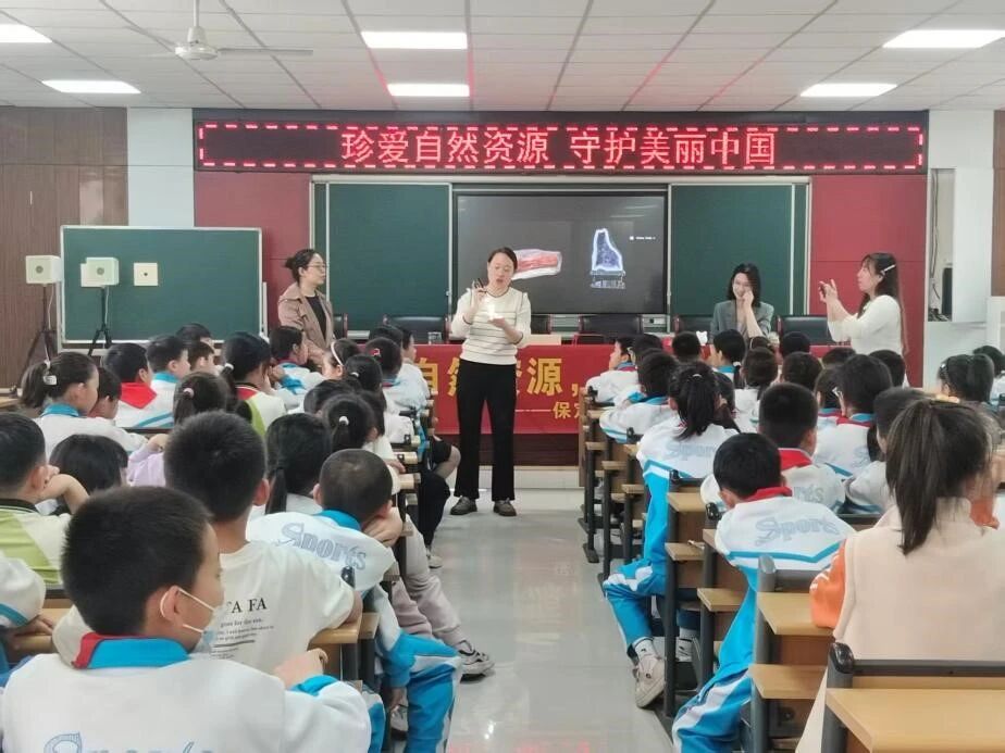 保定理工学院开展“珍爱自然资源，守护美丽中国”地质科普进校园活动