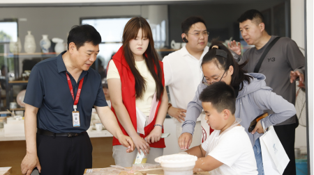非遗润童心 亲子伴成长——保定理工学院 艺术学院开展六一亲子开放日活动