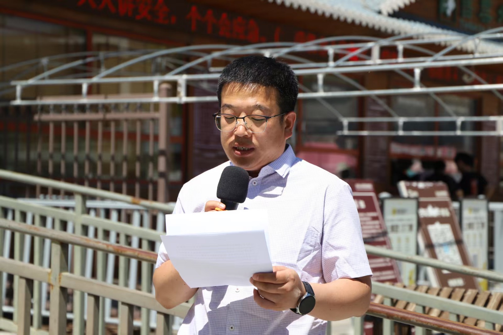 传承红色基因 深耕思政教育 ——保定理工学院赴涞源抗战纪念馆等参观 研学开展“太行山上行走的思政课”