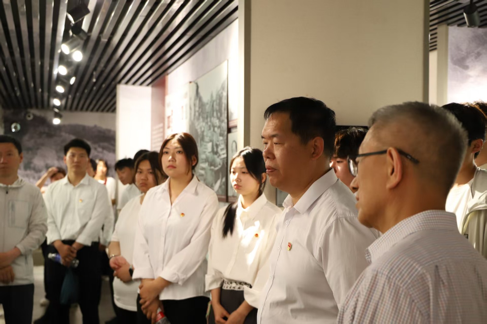 传承红色基因 深耕思政教育 ——保定理工学院赴涞源抗战纪念馆等参观 研学开展“太行山上行走的思政课”