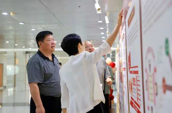 对标“一融双高”   共建育人体系——我校组织参观河北大学“一融双高”党建品牌展览