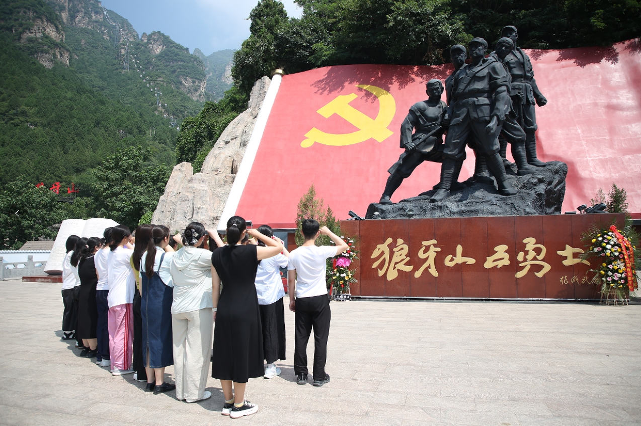 校地协同激活红色资源 行走思政赓续狼牙风骨——保定理工学院赴狼牙山五勇士陈列馆开展“行走的思政课”实践研学活动