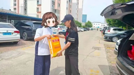 步履赴家访，温情润艺心——艺术学院暑期家访暖心进行时