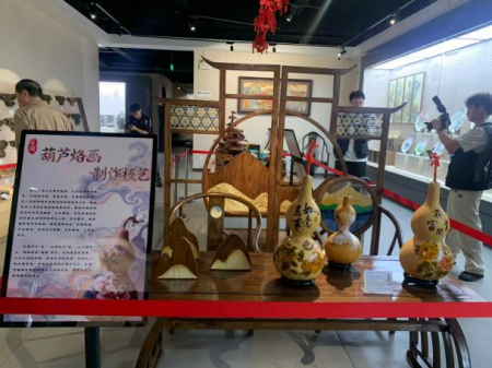 聚智AI赋能科研，调研交流共促发展 ——艺术学院教师参加第一届民办高校AI赋能科研学术会议